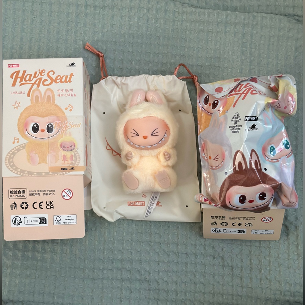 Pop mart Labubu have a seat Sisi